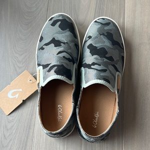 OluKai Pehuea Sneaker - size 9